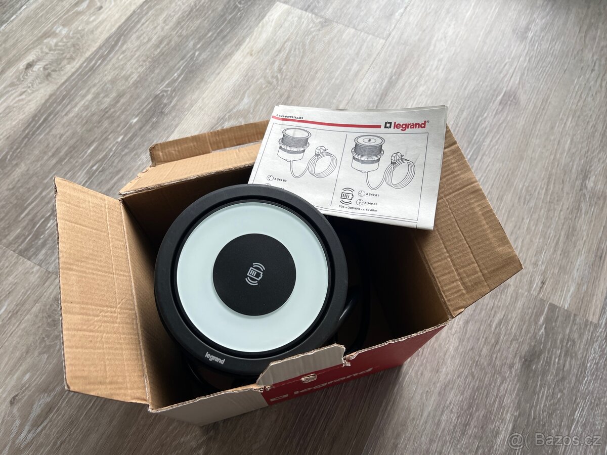 Legrand Incara zásuvkový sloupek Tower 120 s nab. telefonů