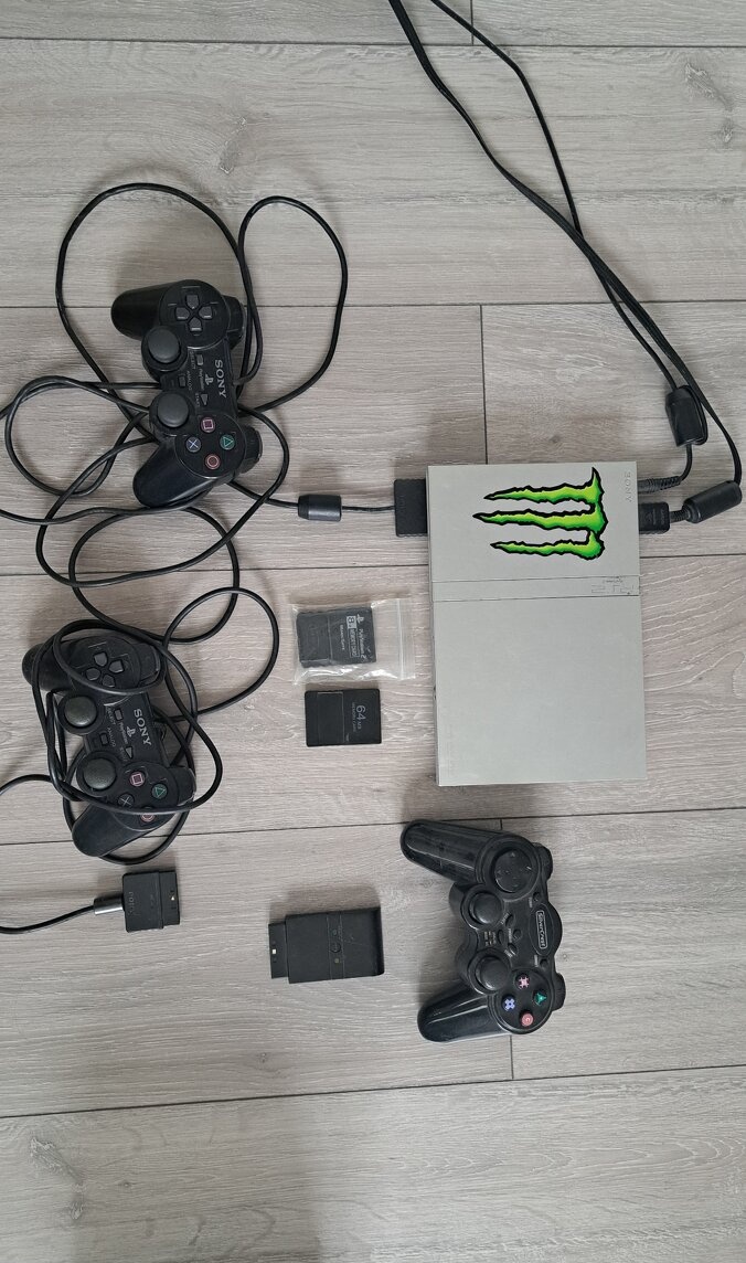 Sony PlayStation 2 Slim 120 napalenych hier a 20 original