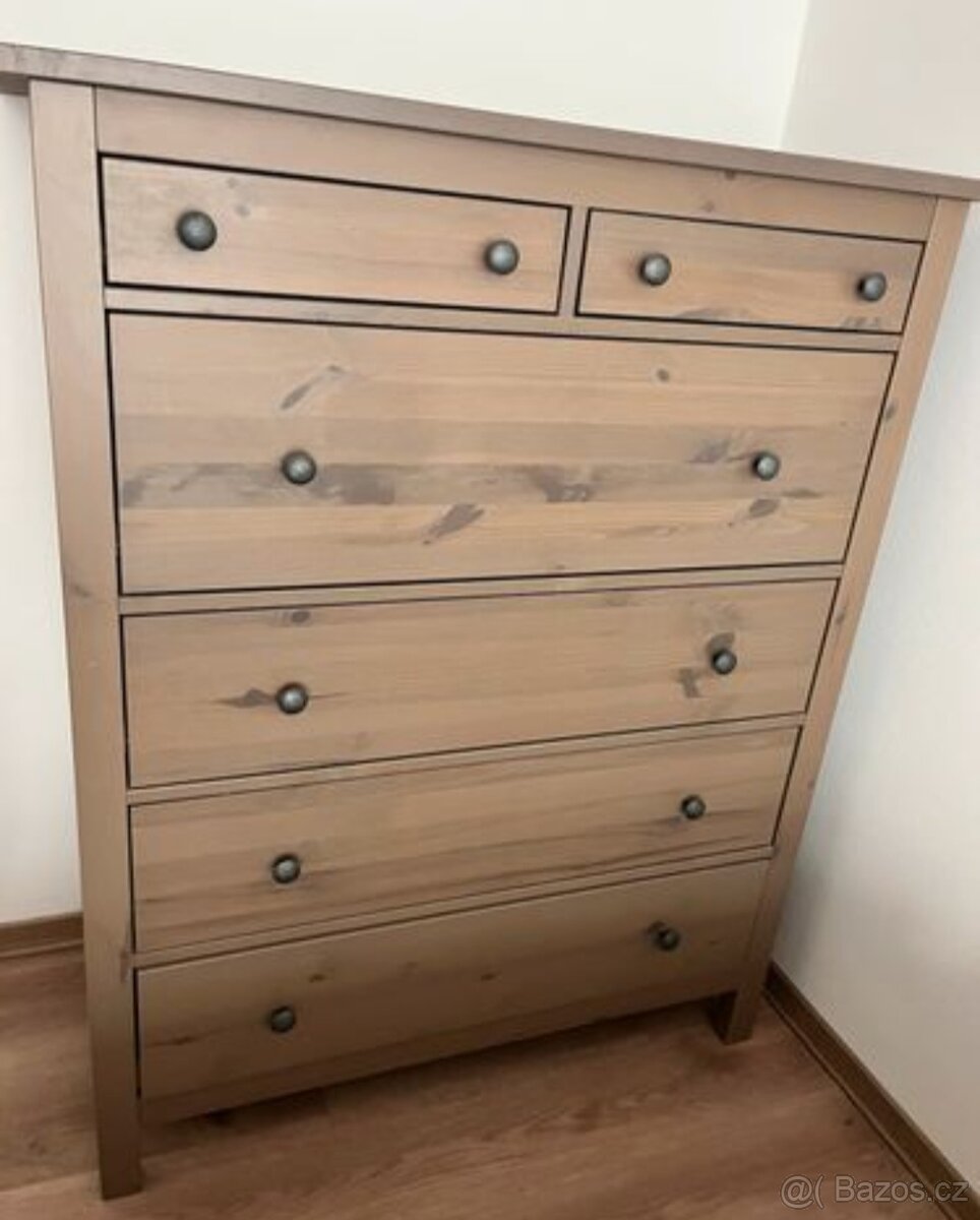 HEMNES KOMODA .....