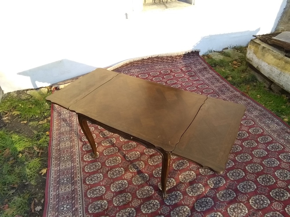 Neobarokní rozkládací jídelní stůl