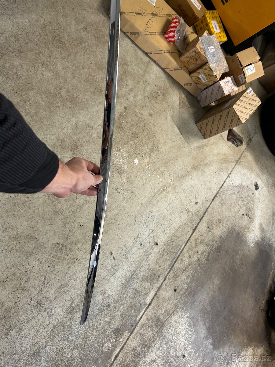 lišta toyota auris combi 2019