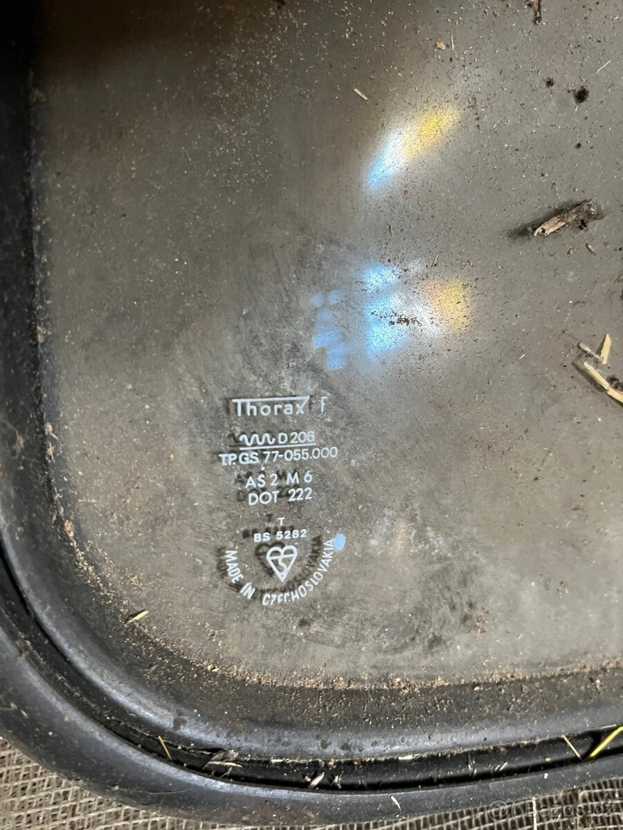 Škoda 105, 120 M zadní okno