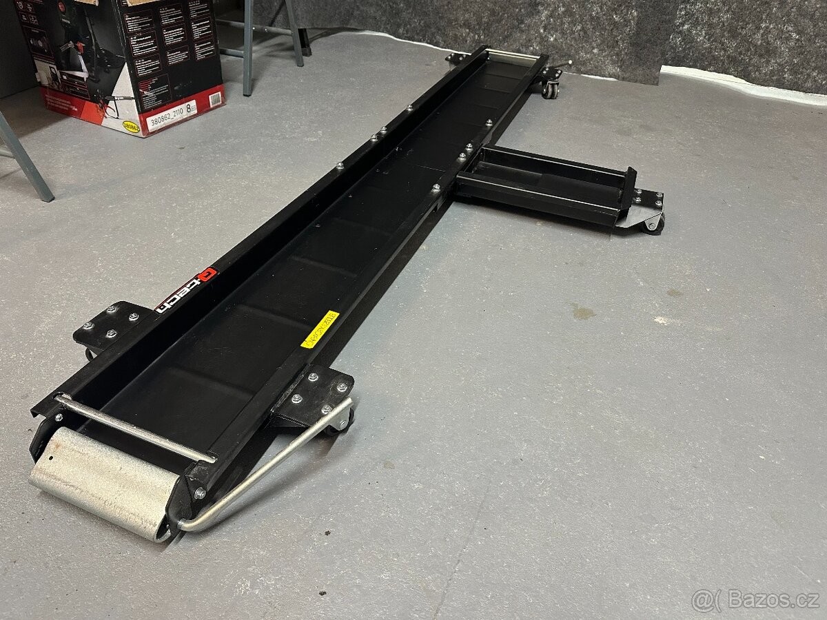 Manipulační plošina na motorku,  parkování motorka