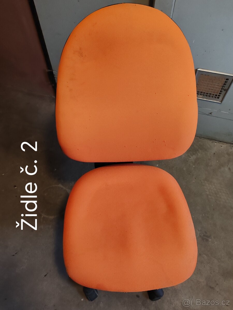 Otočná polohovatelná kancelářská židle