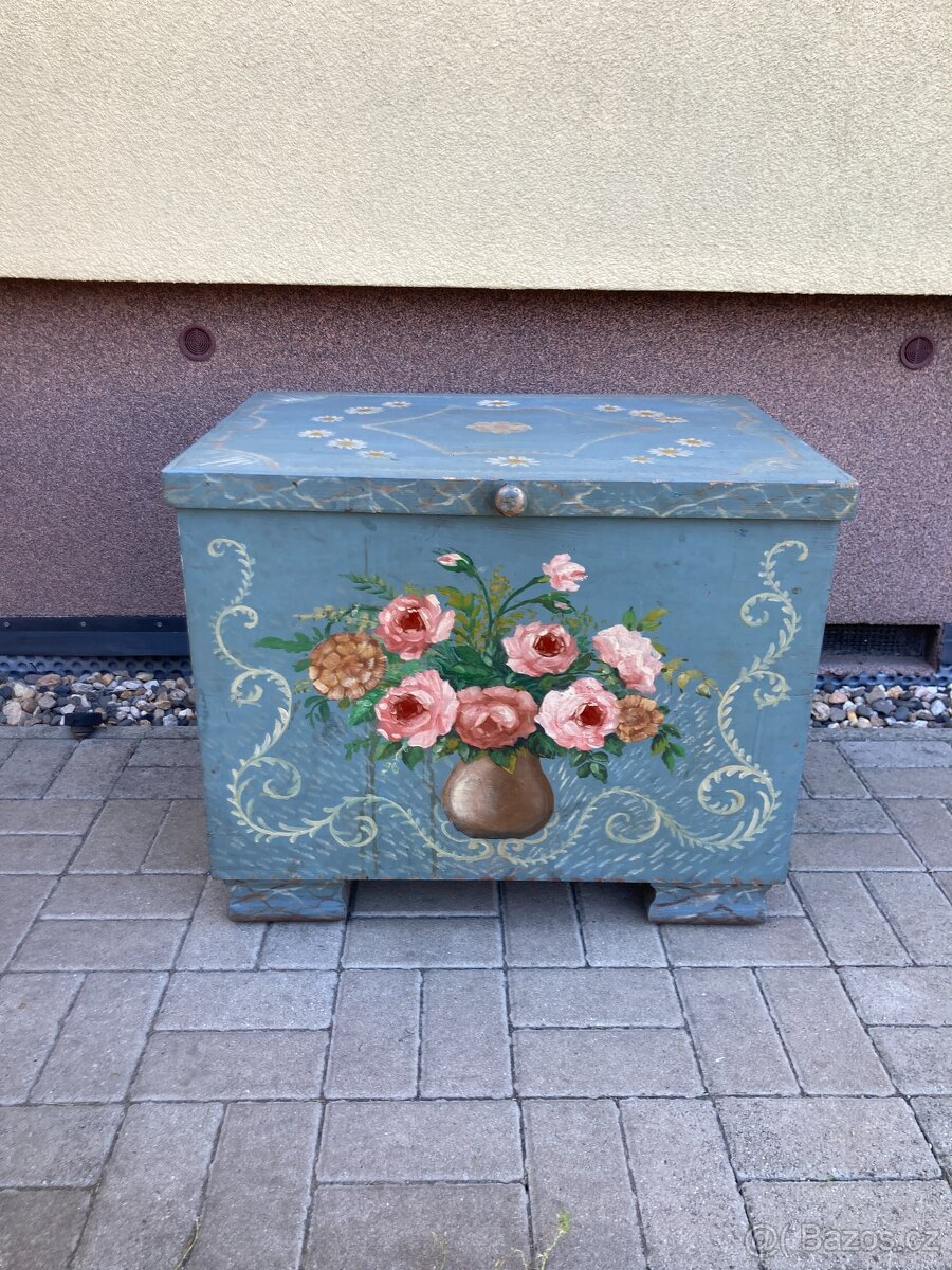 Dřevěná truhla - malovaná