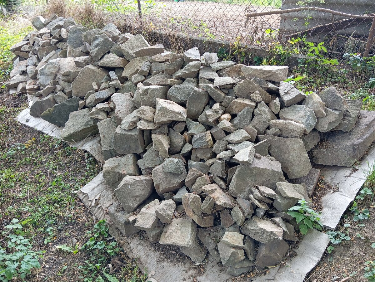 Okrasné kameny do skalky nebo do zahrady