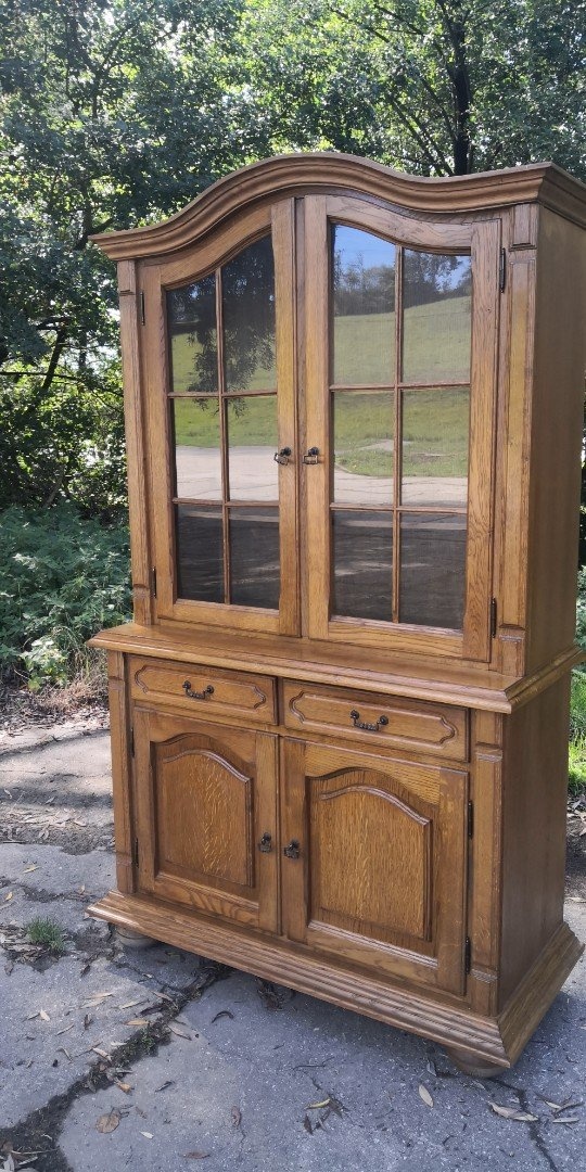 Rustikální masivní vitrína