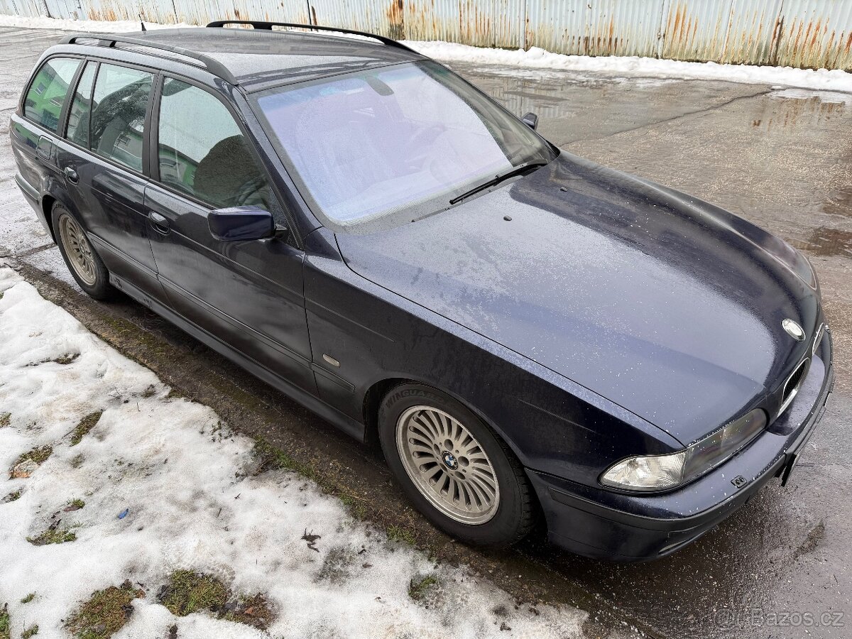 BMW e39 528i manuál