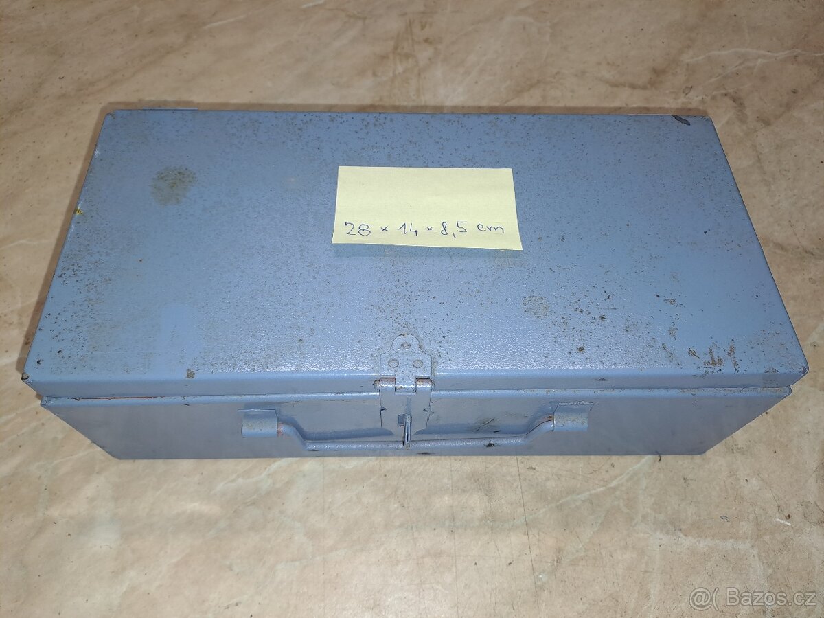 Plechová uzamykací krabička na nářadí