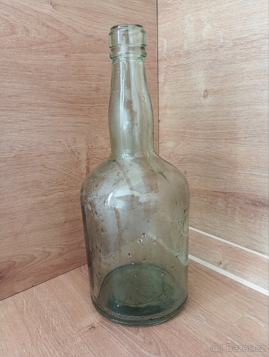 Stará láhev od likeru