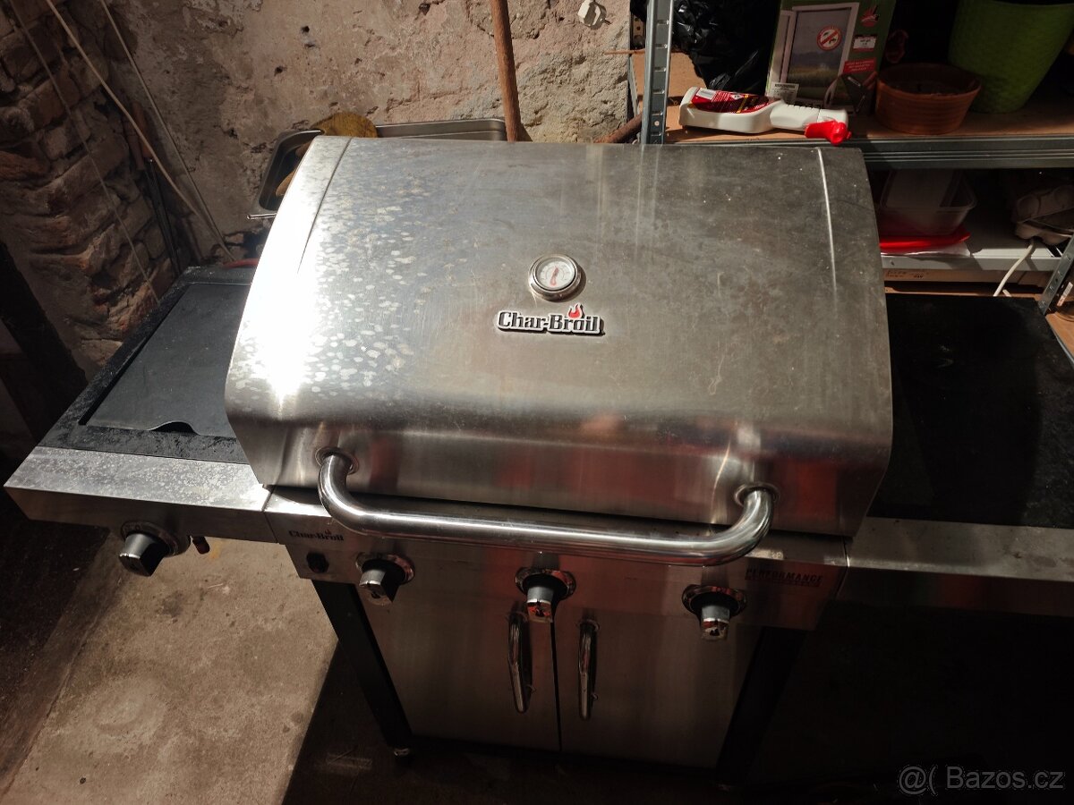 plynovy grill Chair Broll Performance