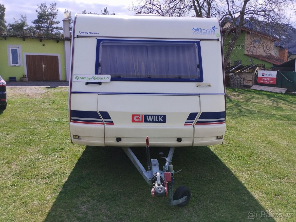 WILK Stern pro 4. Pevná postel. WC. Stan. 100 km/h