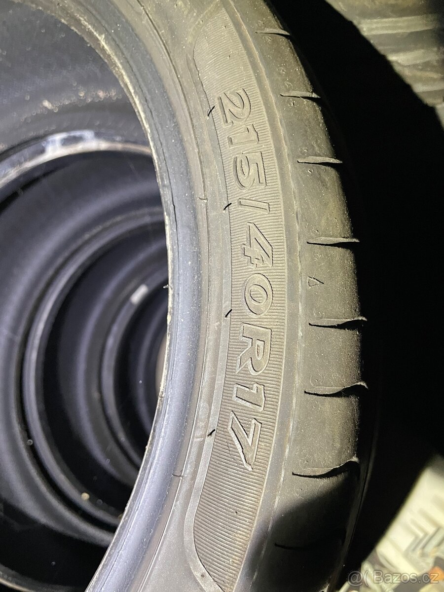 215/40 R17
