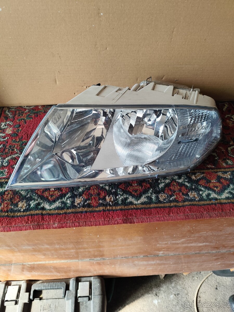 Levé světlo Octavia 2 předfacelift