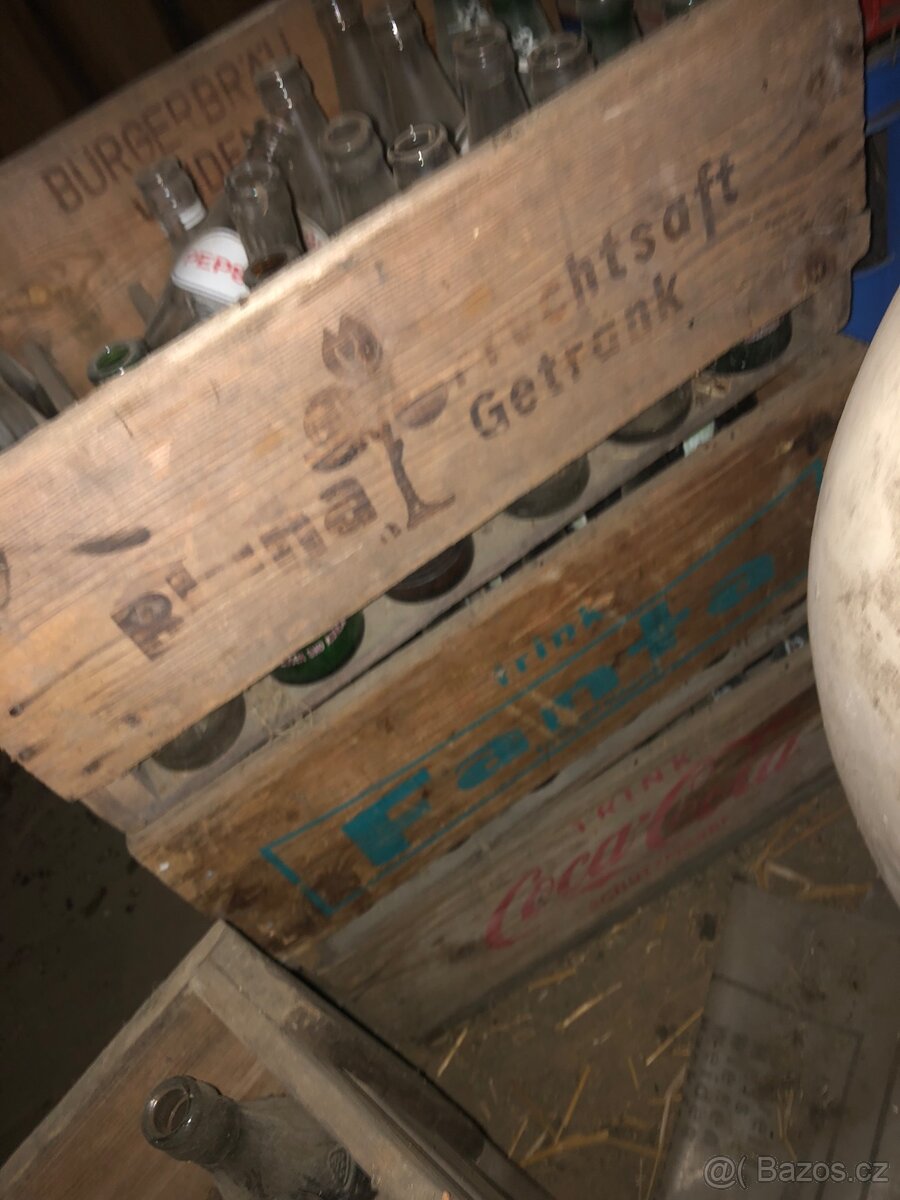 Staré dřevěné přepravky-bedýnky Coca-Cola