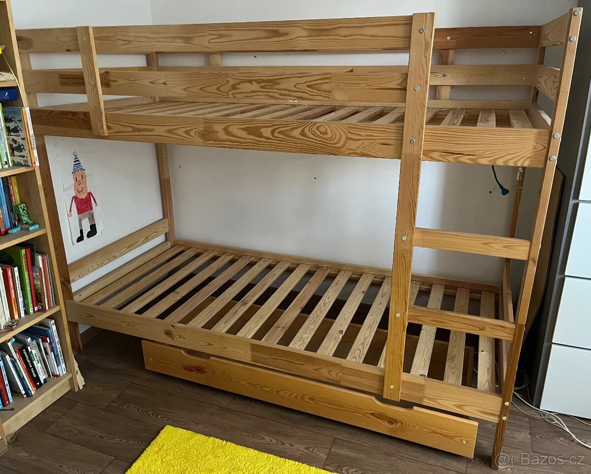 Dřevěná palanda IKEA