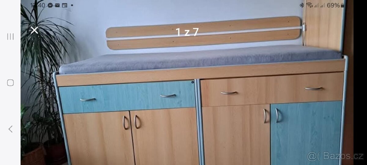 Postel s úložným prostorem