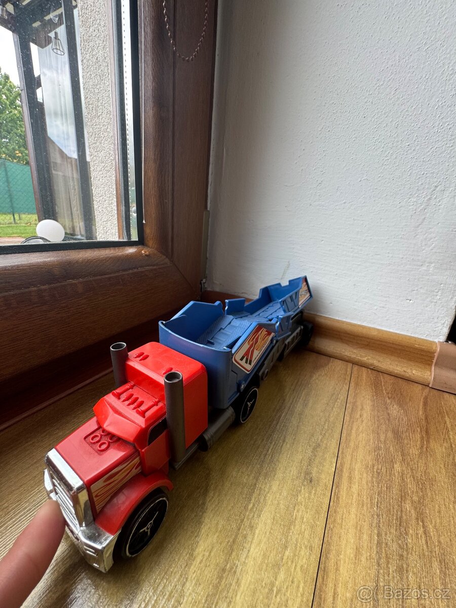 Wheels truck