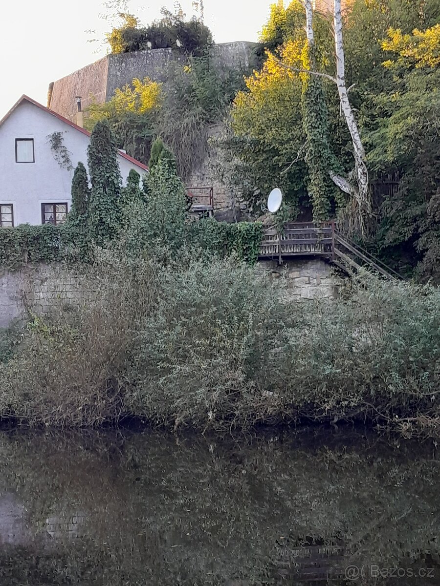 RD Loukov 4kk, U řeky bez sousedů.