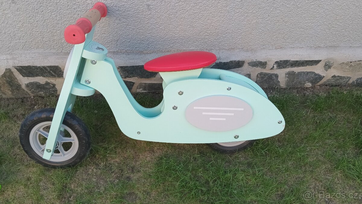 Dřevěna retro motorka odrážedlo