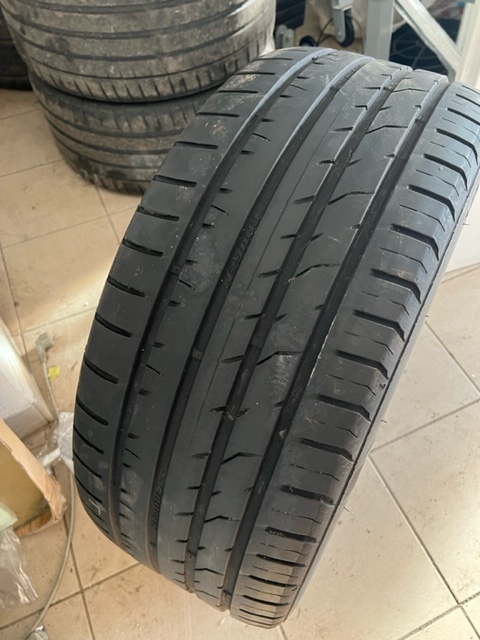 Prodám pneumatiky na AUDI Q7.
