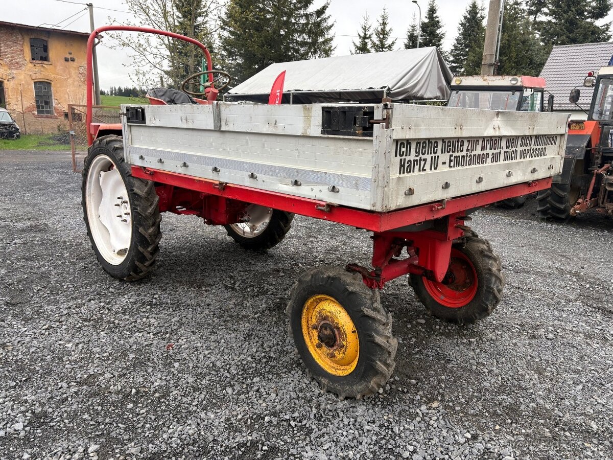 Traktor RS 09 s korbou