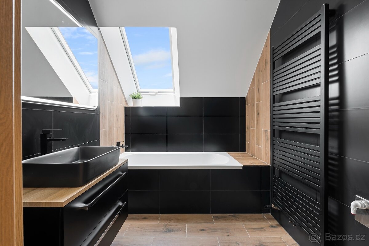 LUXUSNÍ byt Čebín 3kk 158m2 ( vč. zahrada, kuchyň, parking)