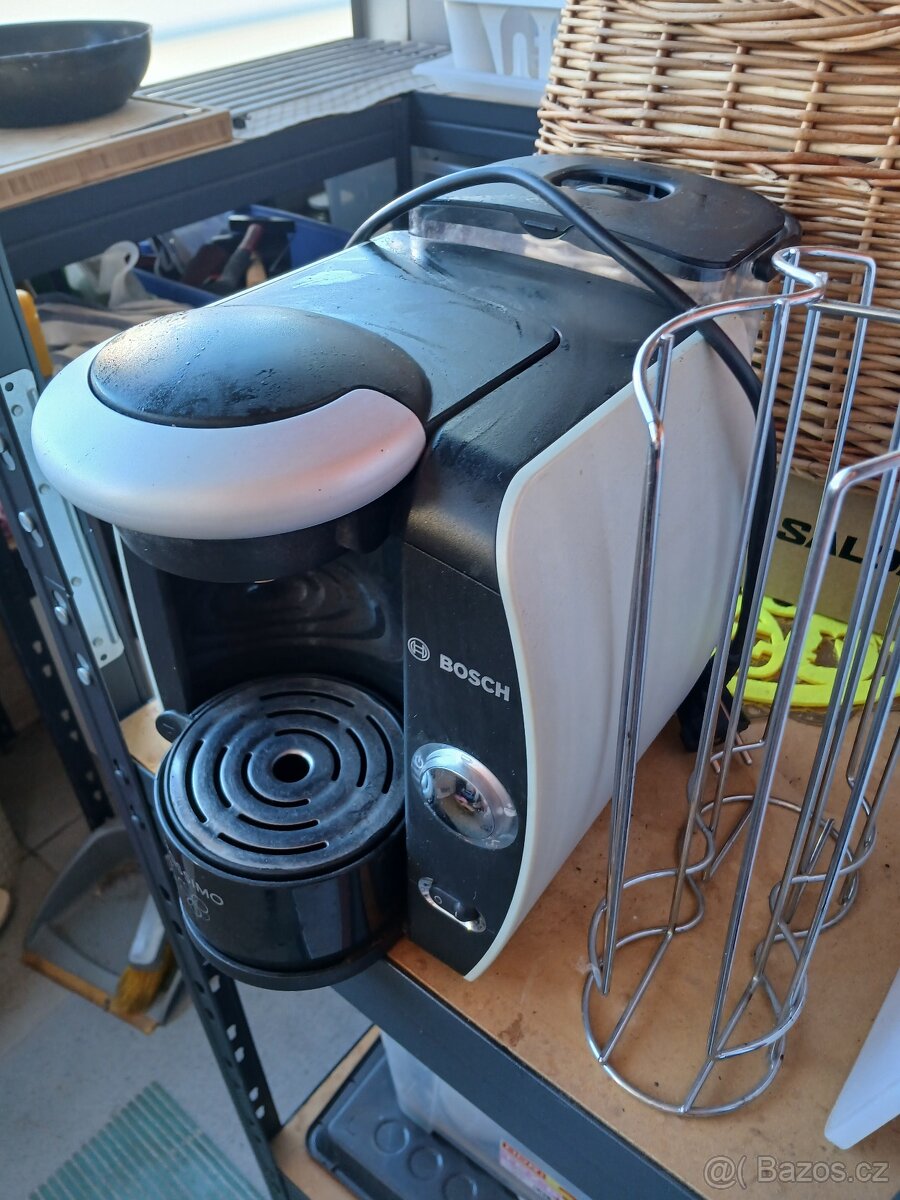 Kávovar Bosch Tassimo včetně stojanu