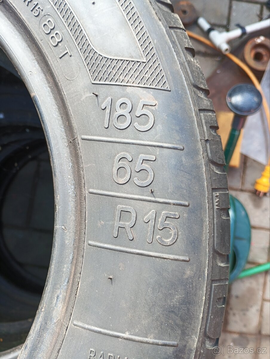 Pneumatiky 185/65/R15 za velkou čokoládu.