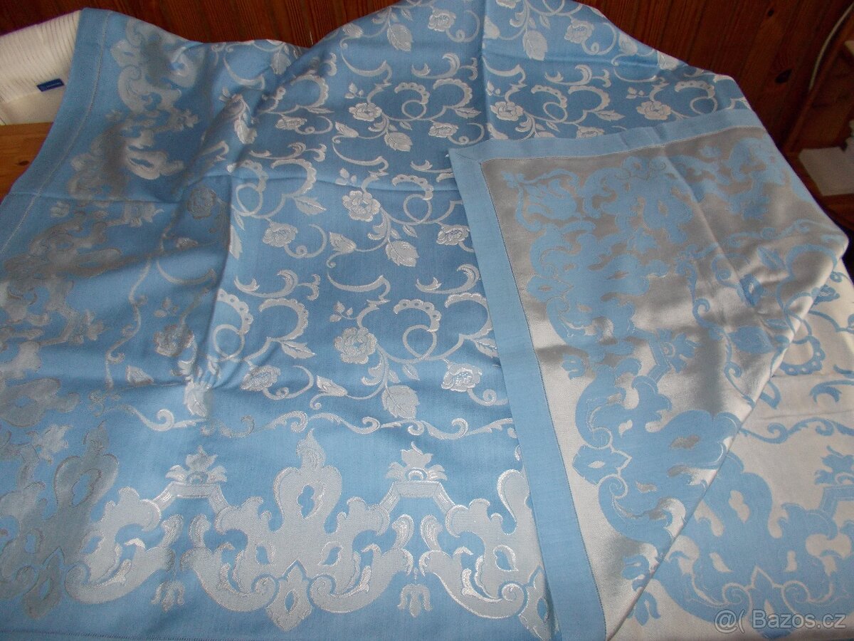 Oboustranný damaškový ubrus 240cm x 142cm