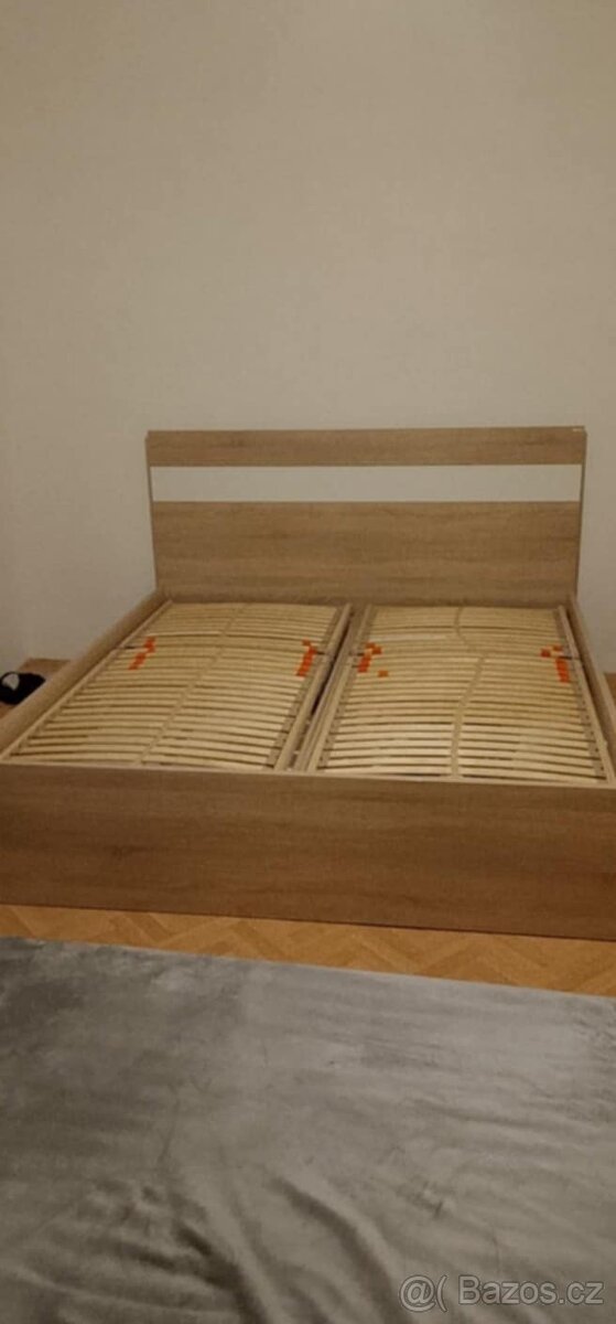 Manželská postel, obývací segment, věšák