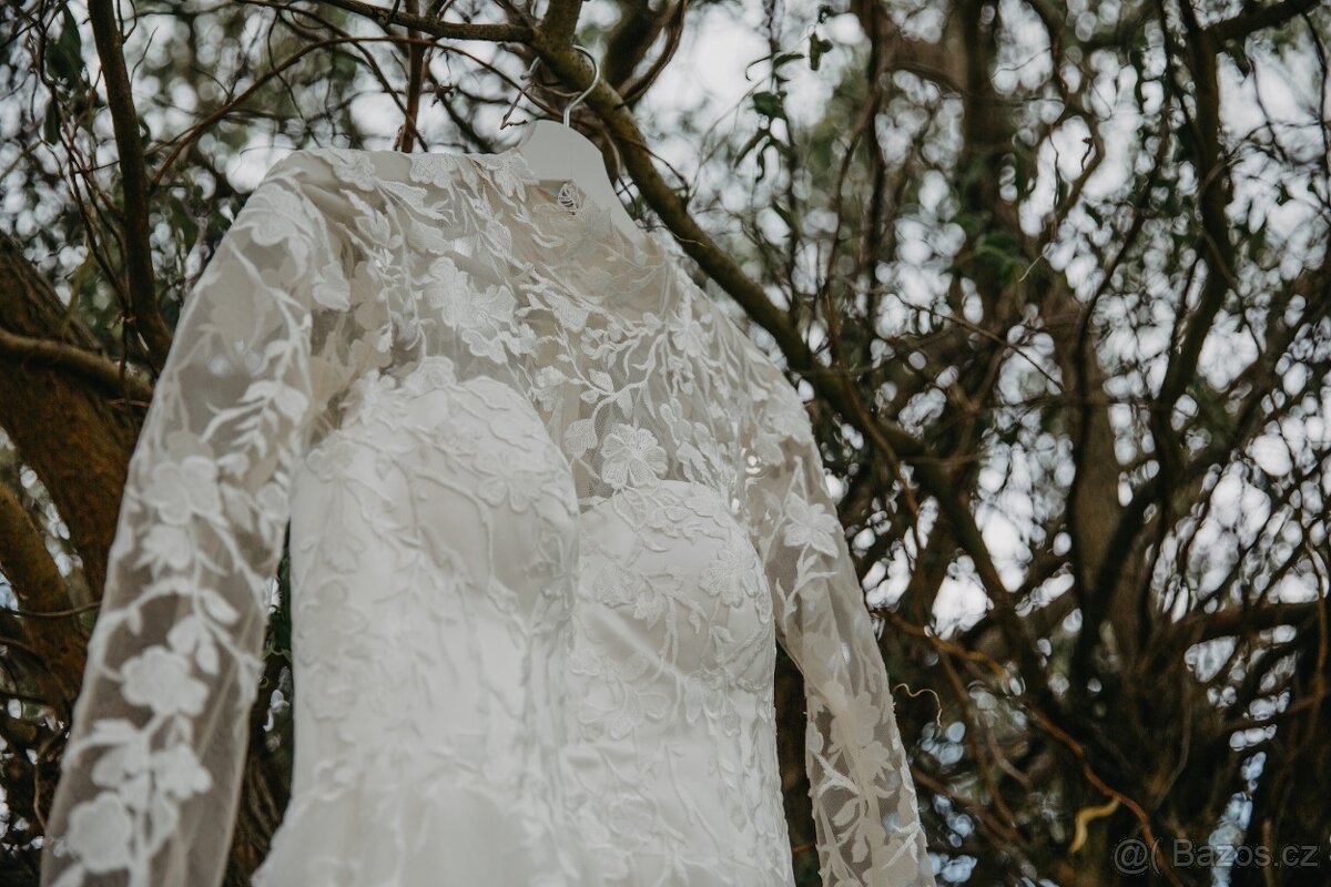 Krajkové svatební šaty