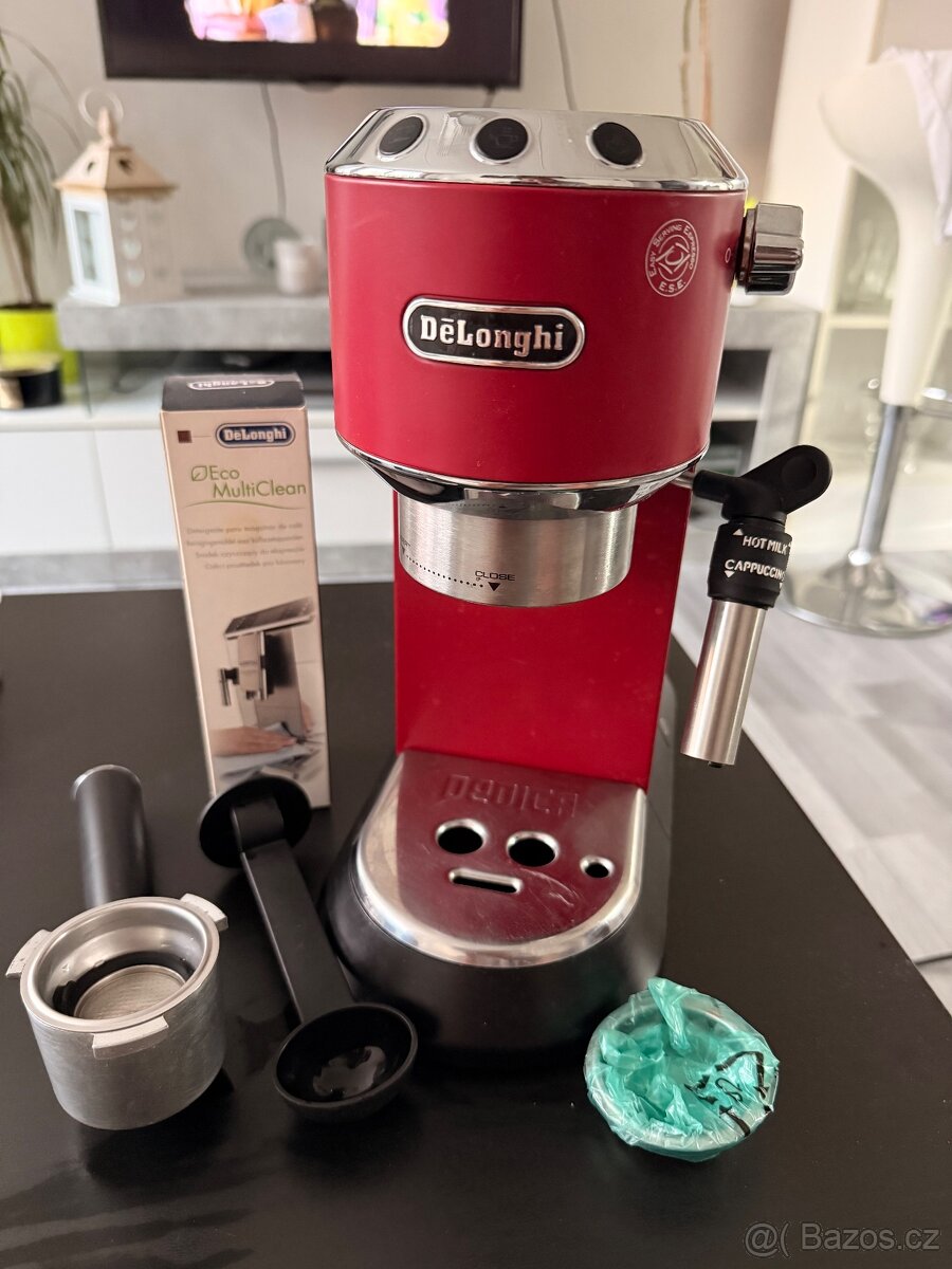 Pákový kávovar Delonghi