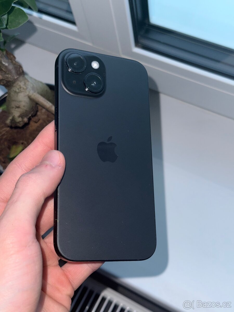 IPhone 15 128gb černý