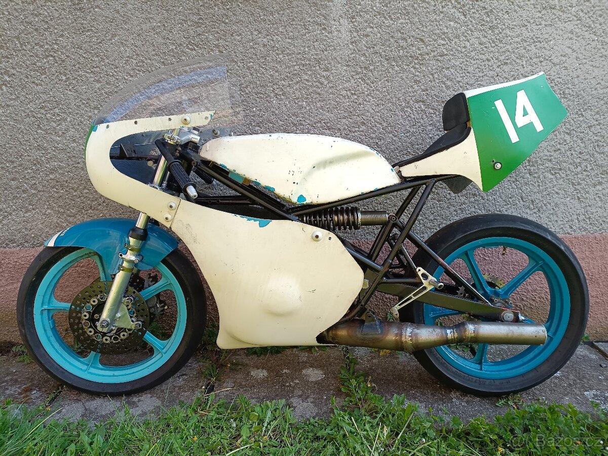 Silniční závodní motocykl čz