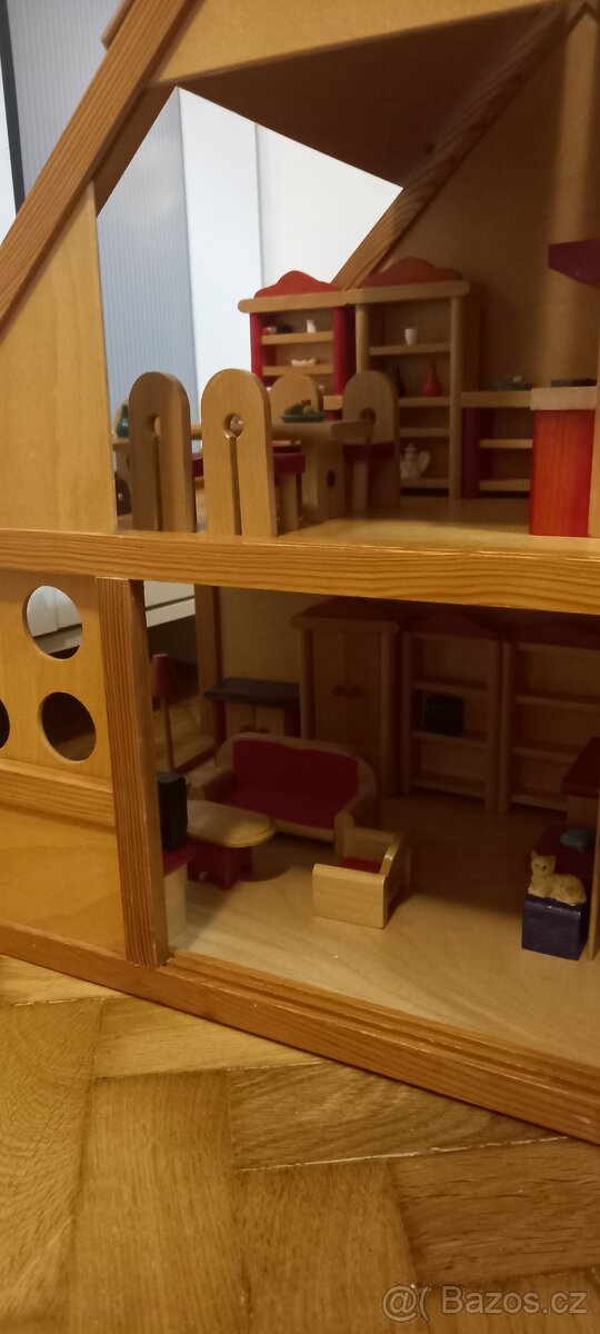 Doměček pro panenky i s nábytkem