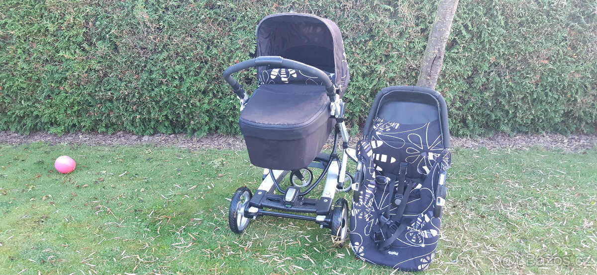 Zachovalý dětský kočárek,