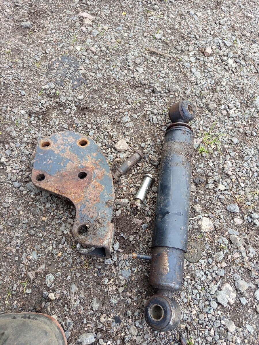 Tlumič přední nápravy Zetor