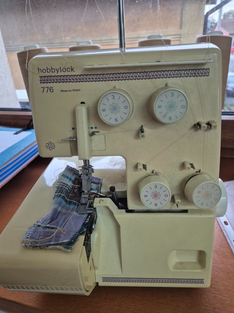 4 nitný obnitkovací stroj PFAFF