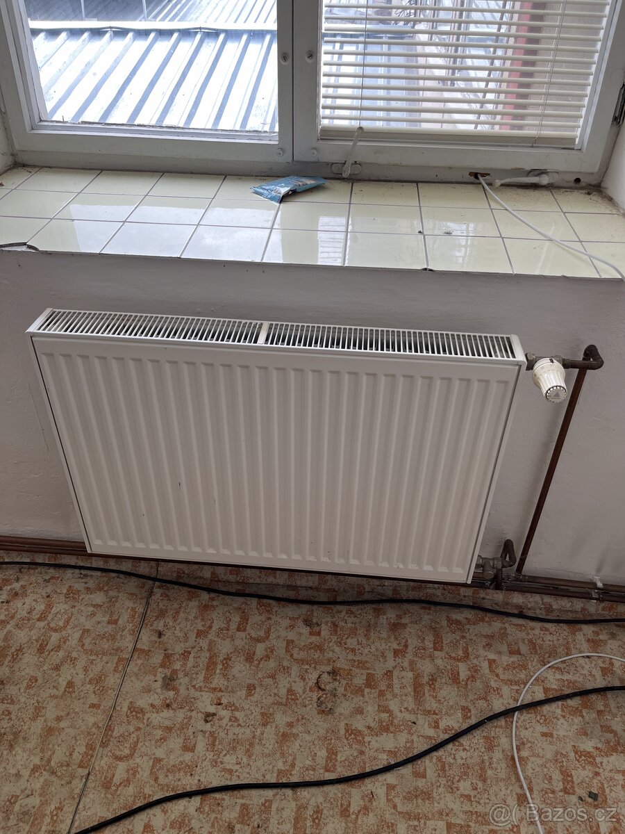 Deskový radiátor 90×10×60cm
