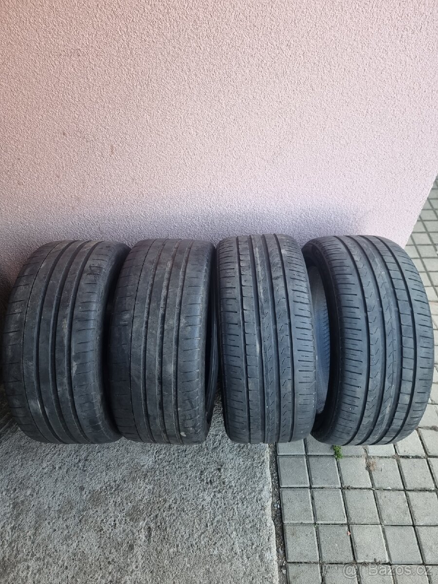 Pneu 245/40 R18 Michelin a Pirelli