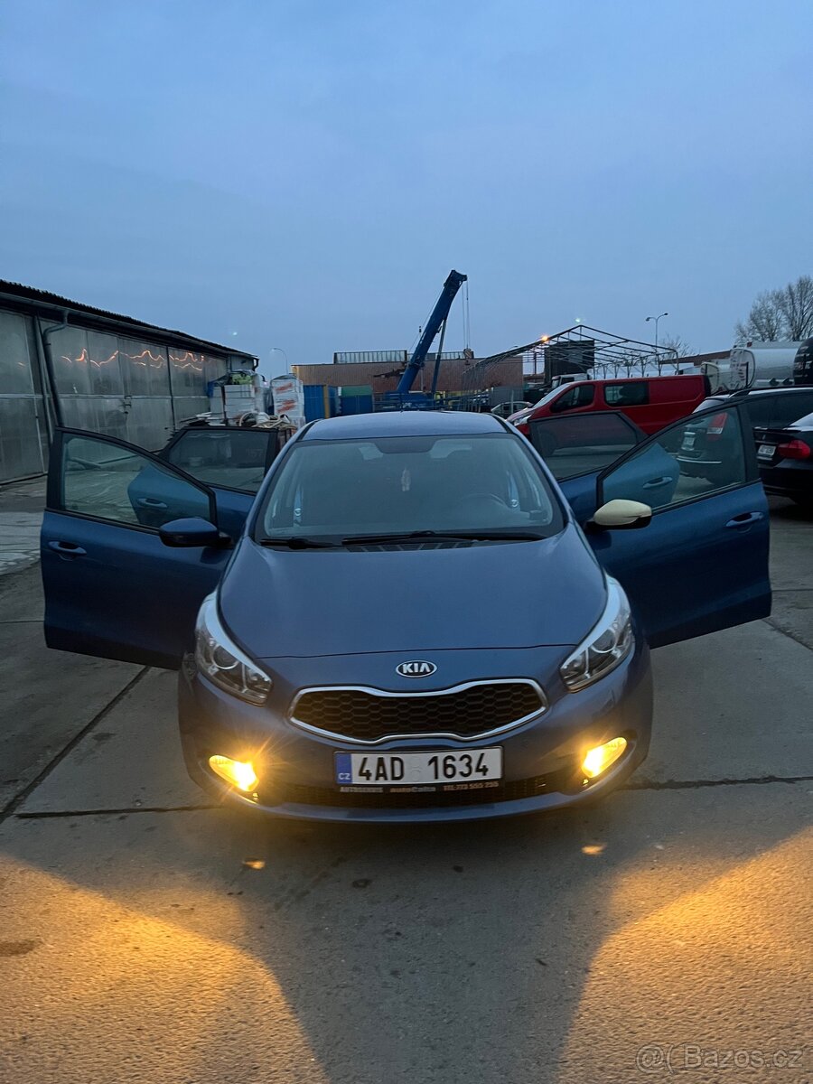 Kia Cee’d JD 1.4 benzin 125 000 Kč