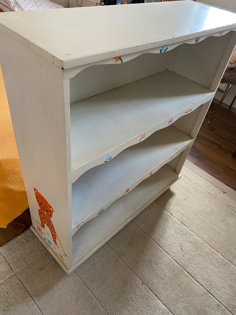 Komoda skřínka malá knihovna