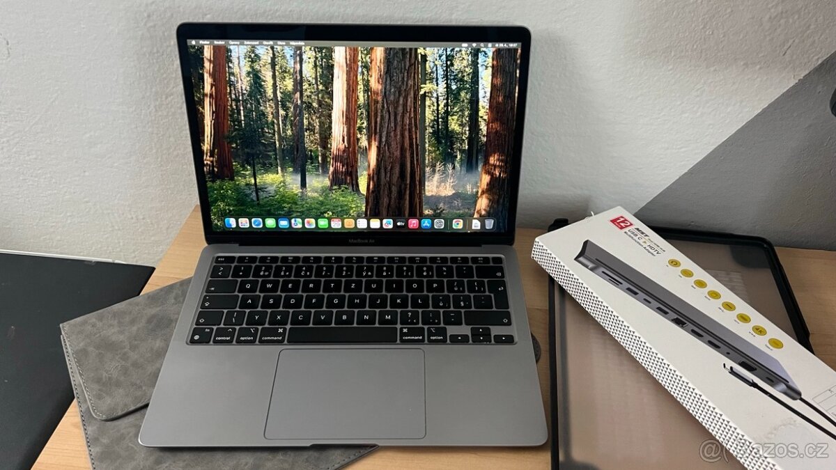 Macbook Air M1 s příslušenstvím zdarma