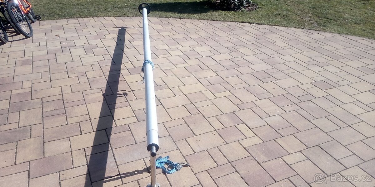 Navíjecí zařízení pro solární plachty