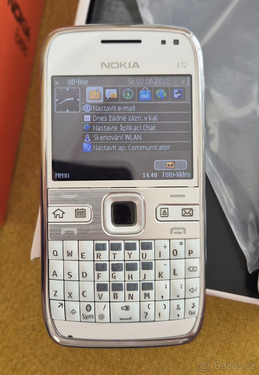 Nokia E72 - jako nova, bílá barva