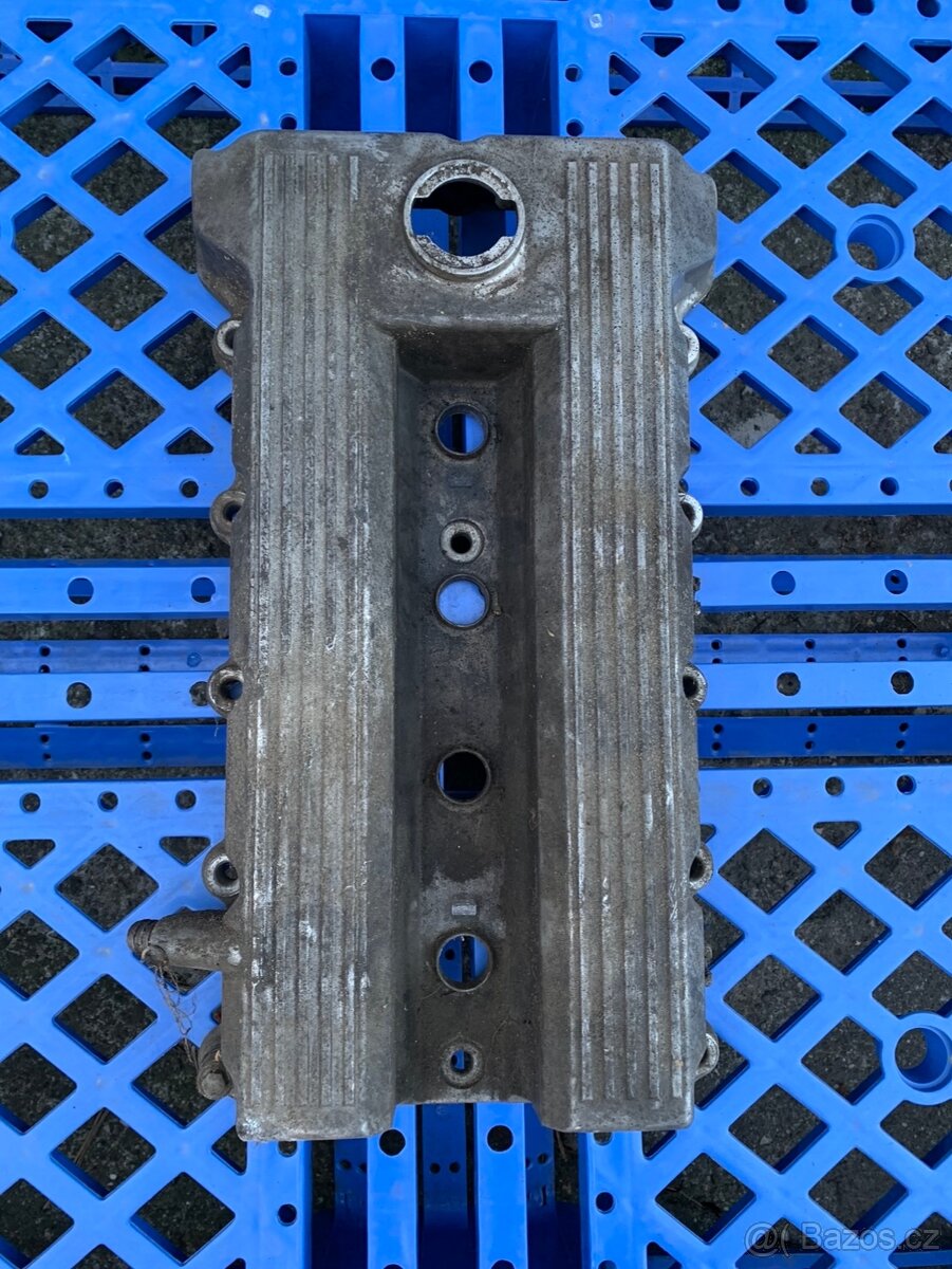 Ventilové víko e36 1.8is