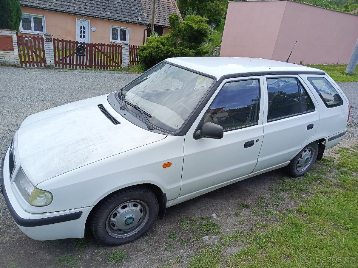 Prodám Škoda Felicia kombi 1.3 50kW, najeto 85000km, tažné