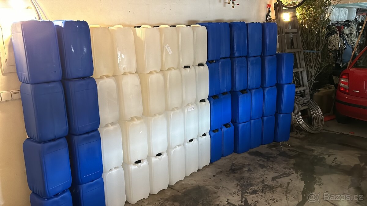 PRODAM PLASTOVÉ KANYSTRY 25L 20L