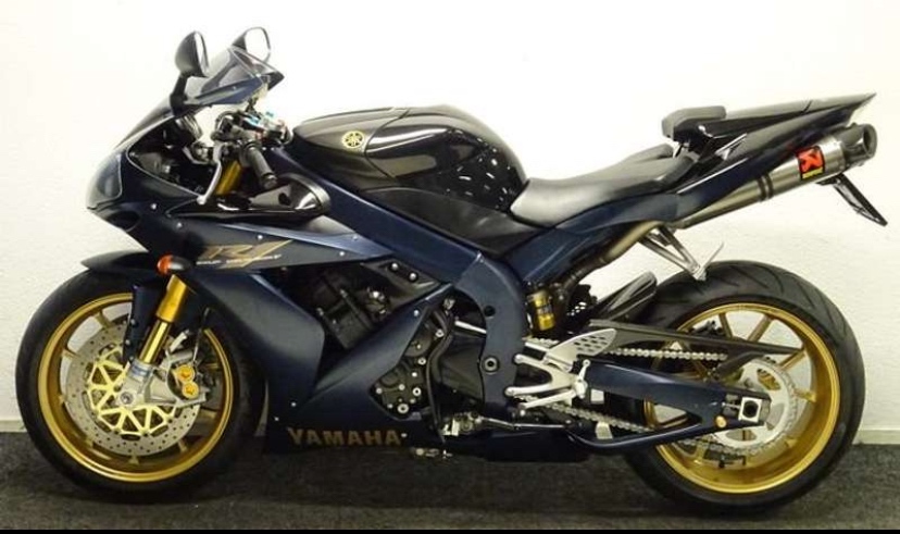 Hledam Yamaha YZF R1 RN19